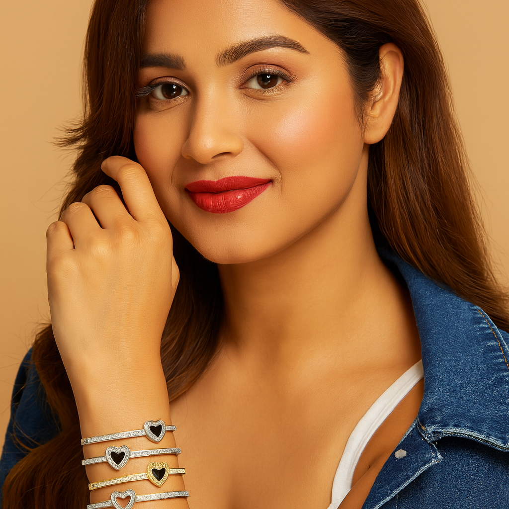 Christmas Charm : Elegant Gold & Silver Pieces to Gift This Season