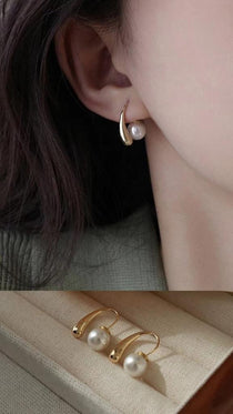 Keisha Petite Pearl Earring - Bansri Mehta Design